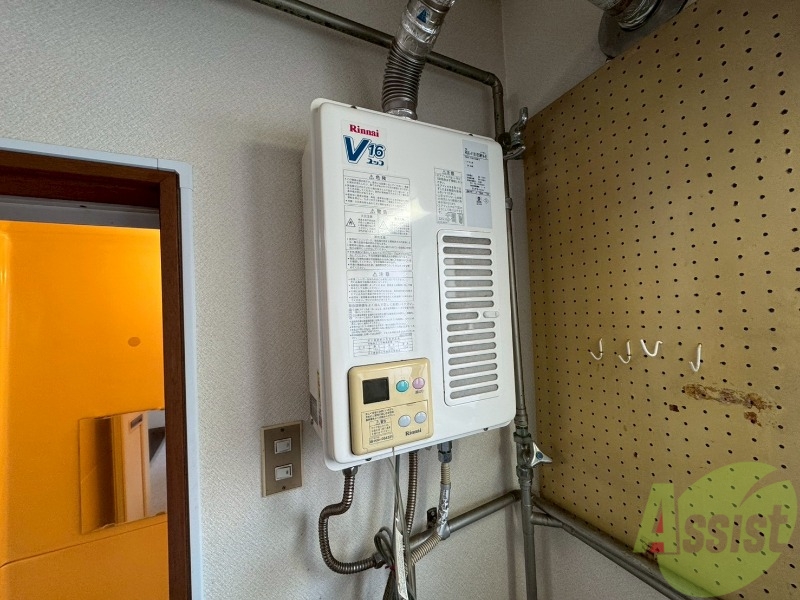 その他設備　ガス給湯器です。操作しやすいパネルになってます。