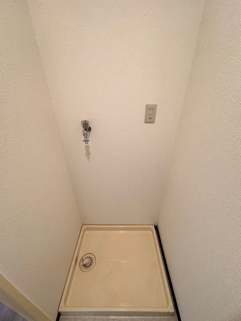 その他設備　脱衣所にある室内洗濯機置き場です♪防水パンが付いているので万
