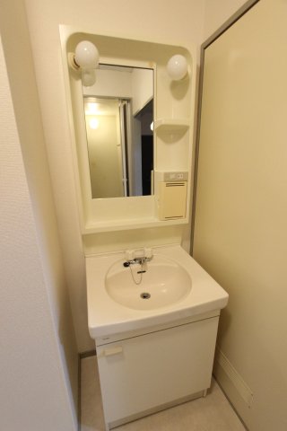 洗面設備　参考写真です。現況優先。