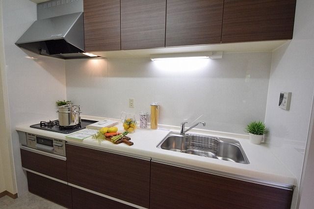 キッチン　★3口ガスコンロのシステムキッチンです★