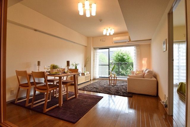 居室・リビング　★11帖のリビング・南向きで日当たり良好・きれいなフローリ…