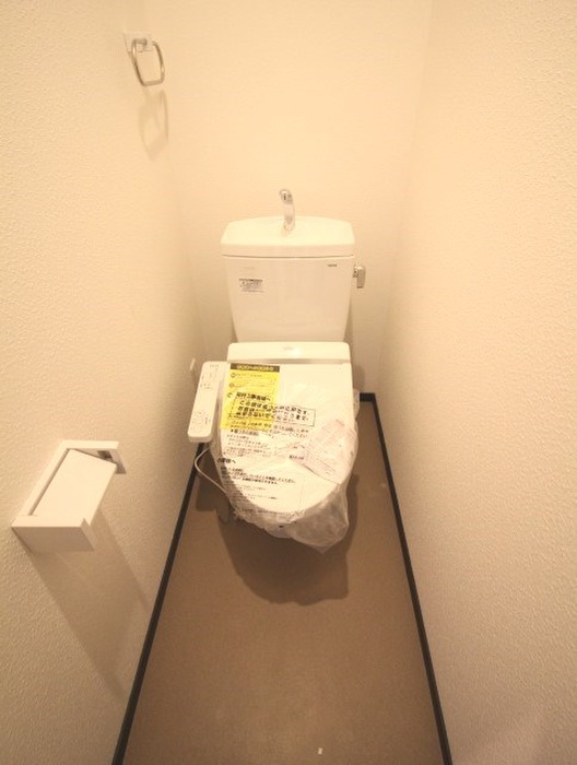 トイレ　※他室写真～現況優先～