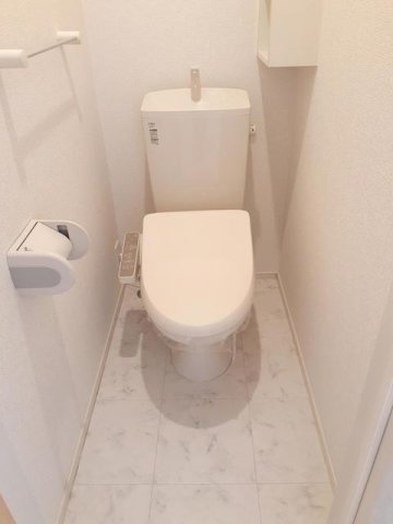 トイレ　清潔感のあるトイレです
