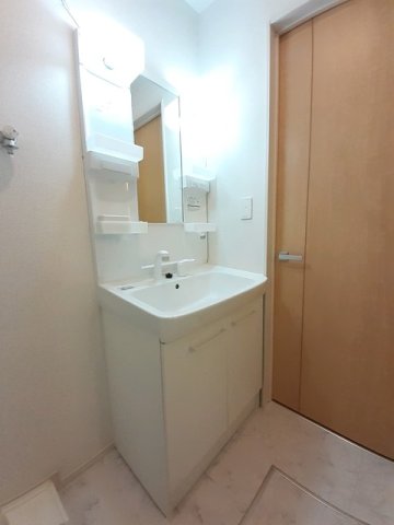 洗面設備　コンパクトで使いやすい洗面所