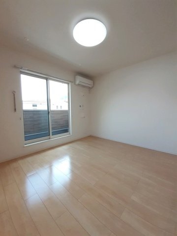 居室・リビング　こちらのリビングで趣味の時間をお楽しみください