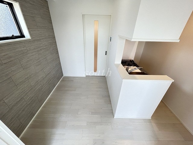 居室・リビング　洗練された清潔感漂う清楚な仕上がり