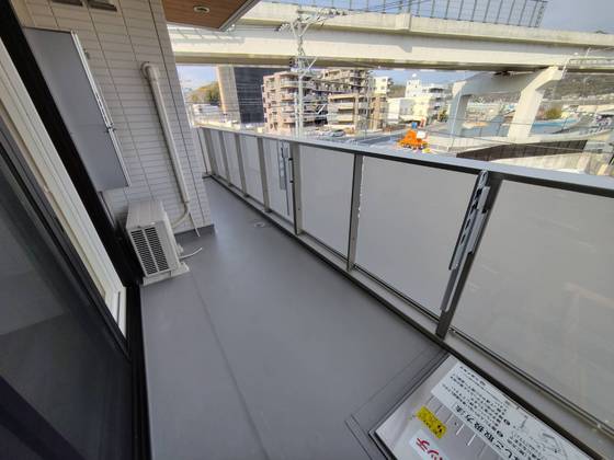 バルコニー　※掲載写真は同マンション別部屋参考写真となります