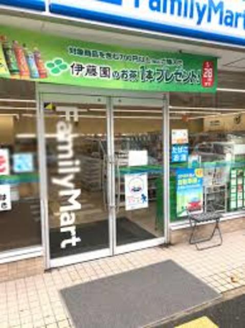 コンビニ　ファミリーマート宝塚栄町店（コンビニ）まで299m