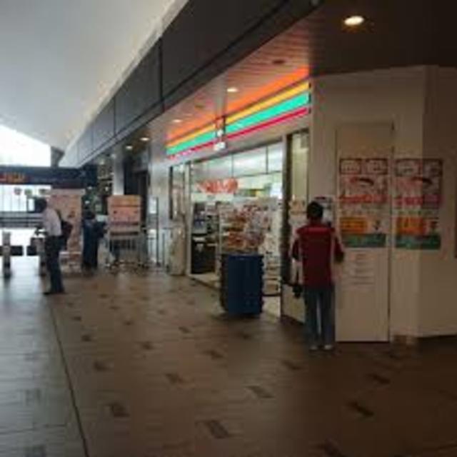 コンビニ　セブンイレブンキヨスクJR宝塚駅改札口店（コンビニ）まで441m