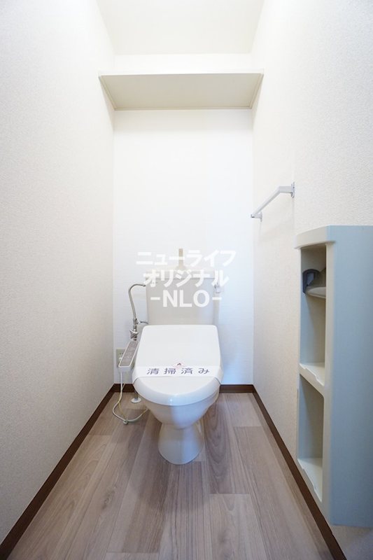 洗面設備　シャワーノズル付で身支度も、洗面台回りのお掃除もラクチン。