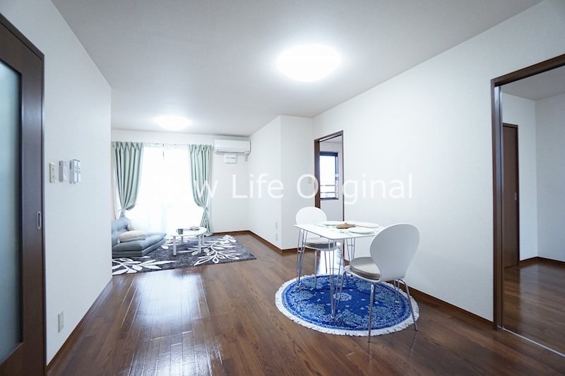 居室・リビング　南向きで日当りが良く明るいリビング。