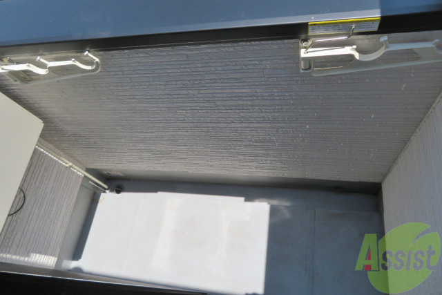 バルコニー　バルコニー。洗濯物がはかどりそうな広さがありますよ。