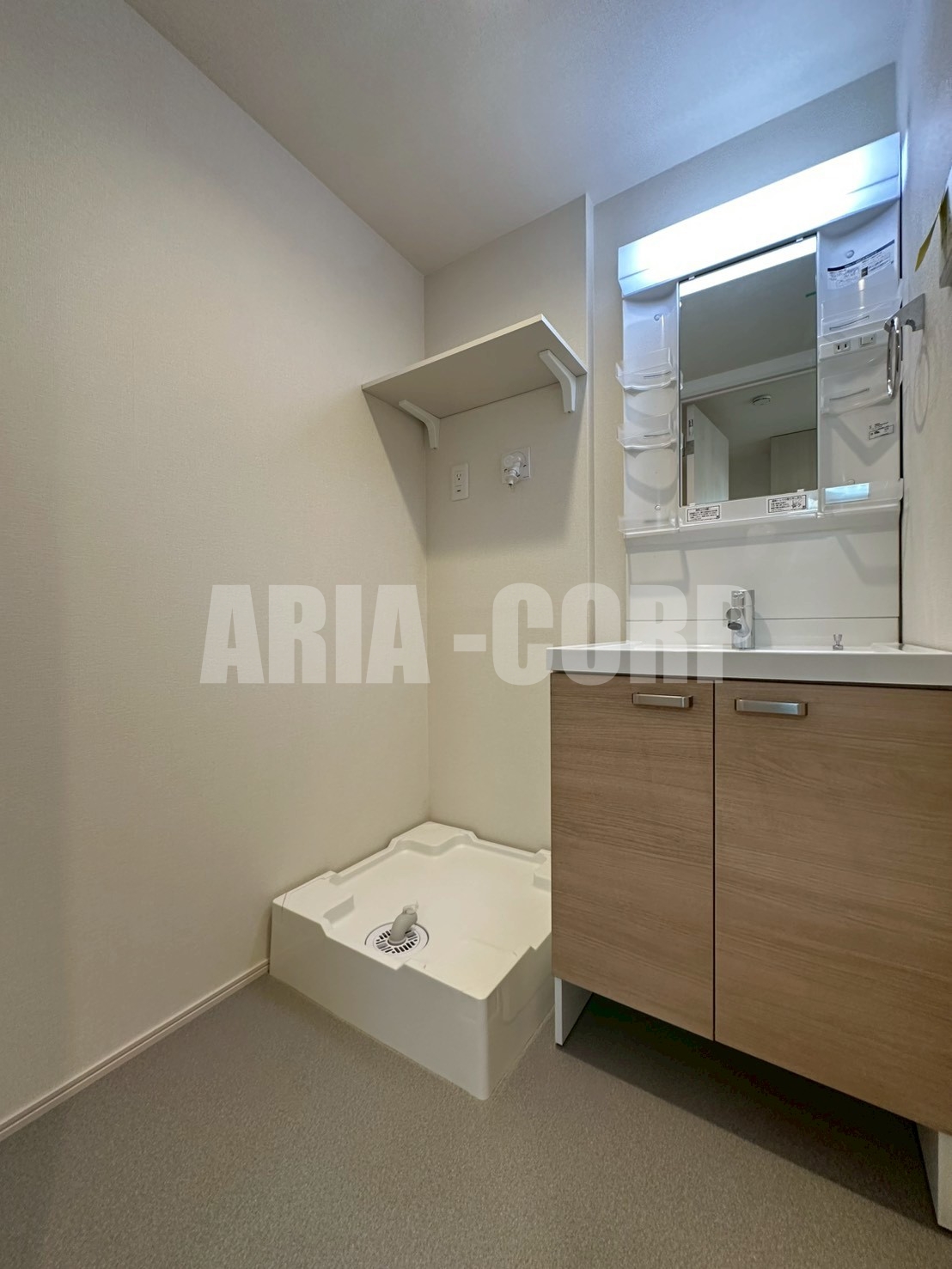 洗面設備　シャンプードレッサー付きの洗面所です！