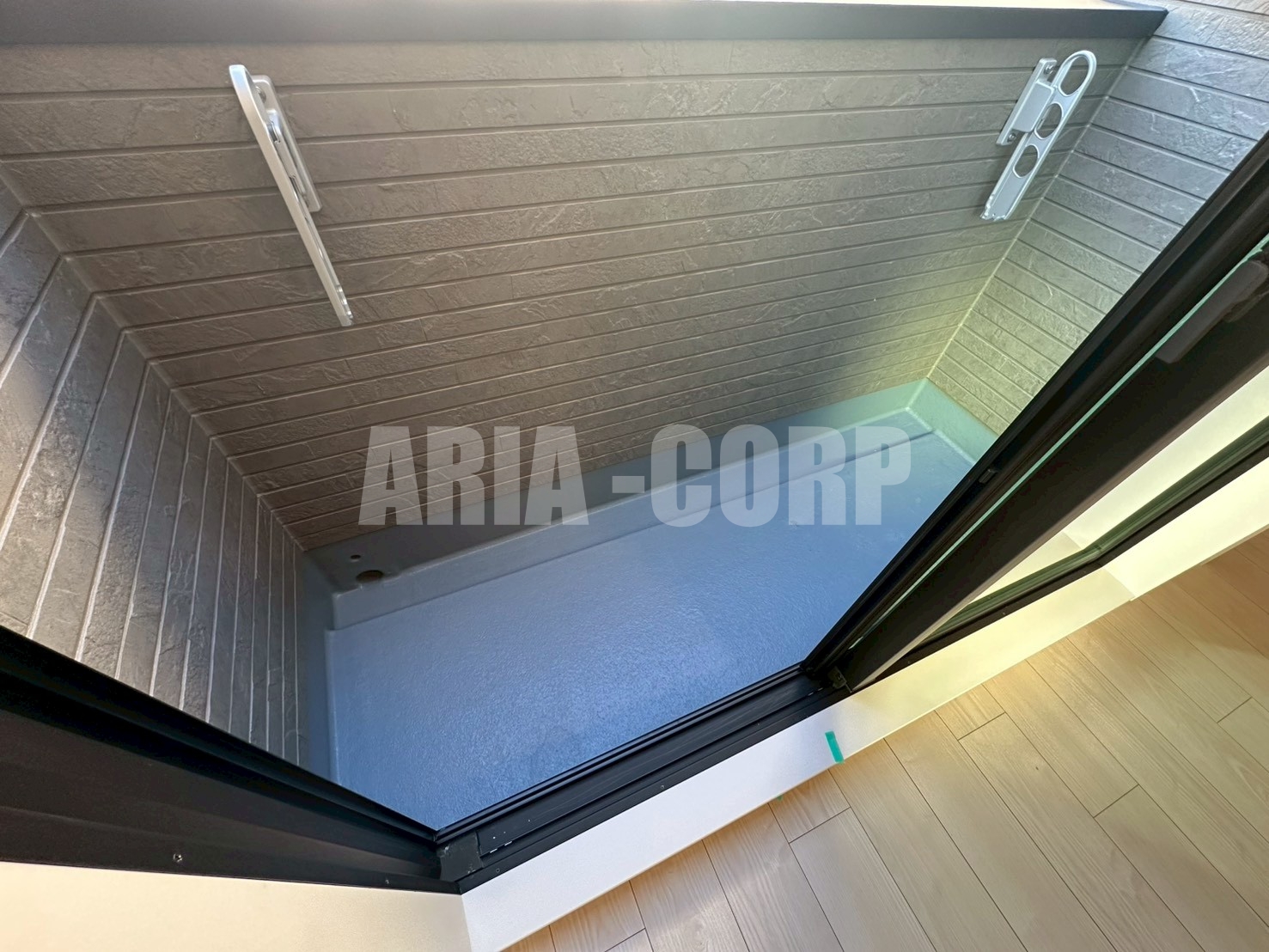 バルコニー　バルコニー、室内物干し機、浴室の3か所で洗濯干しが可能です！