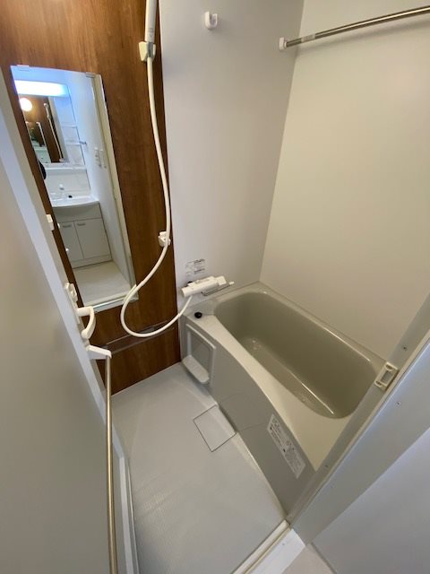 バス・シャワールーム　落ち着いた空間のお風呂です