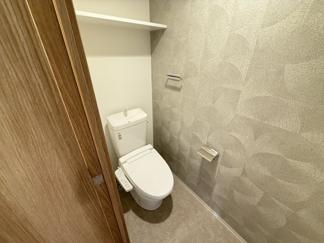 トイレ　同型タイプの写真（階数が異なります）。現況優先となります。