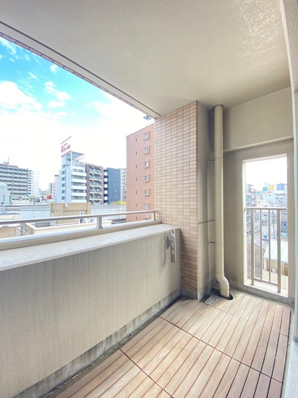 バルコニー　お洗濯にも便利なバルコニー付き