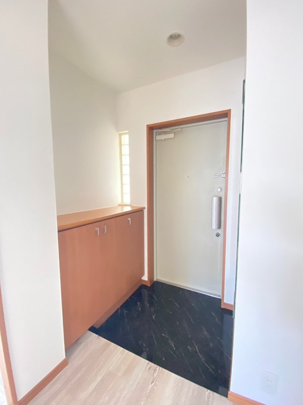 玄関　収納もある玄関です