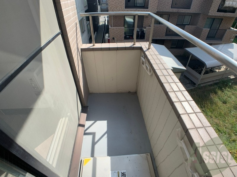 バルコニー　窓を開けると風通しも良く、気分も上がりそう！