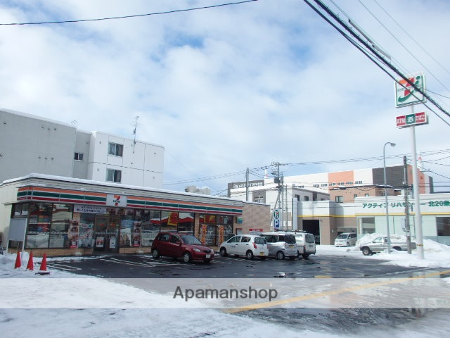 コンビニ　セブンイレブン（コンビニ）まで309m