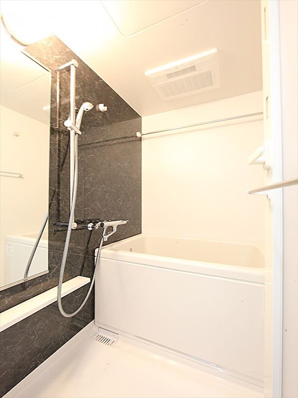 バス・シャワールーム　バスルーム