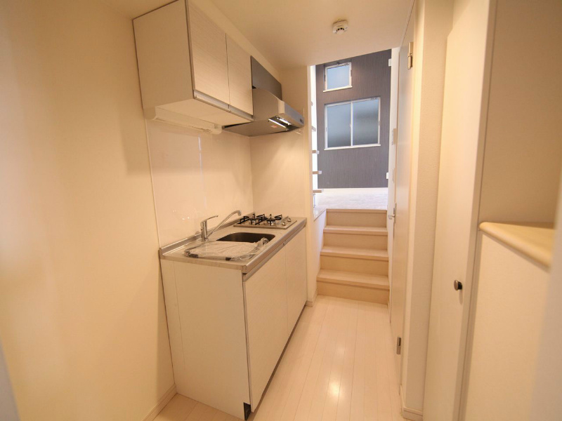 その他設備　システムキッチン（ガス2口）冷蔵庫・レンジ等ご用意できます