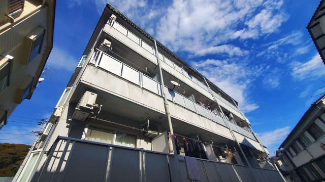 建物外観　現況が相違する場合は現況を優先致します。