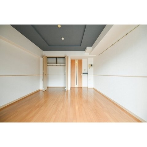 居室・リビング　※天井クロスは白色へ新たに貼替予定です。