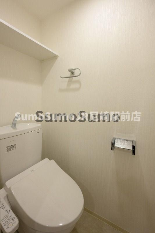 トイレ　落ち着いた色調のトイレです