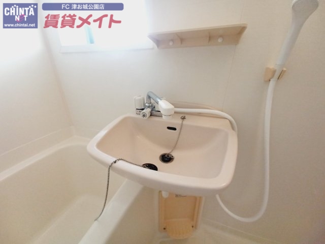 洗面設備　同型参考写真