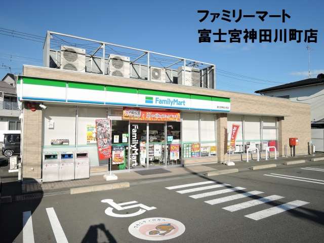 コンビニ　ファミリーマート（コンビニ）まで605m