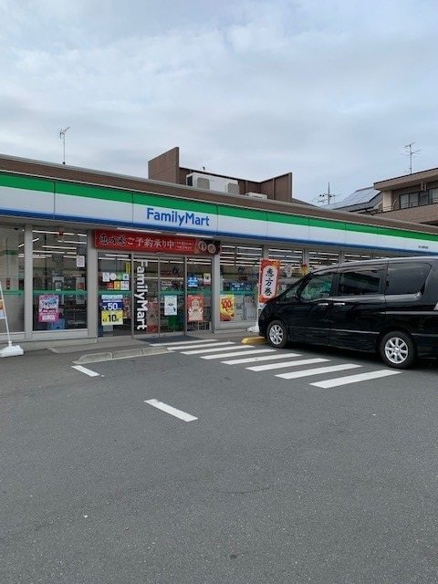 コンビニ　ファミリーマートあきる野滝山街道店（コンビニ）まで388m