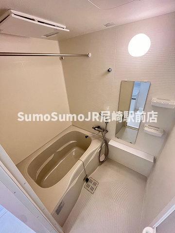 バス・シャワールーム　コンパクトで使いやすいお風呂です