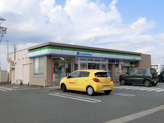 コンビニ　ファミリーマート（コンビニ）まで921m