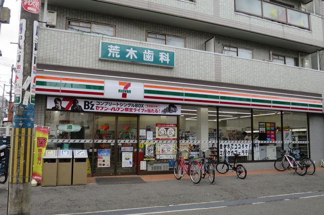 コンビニ　セブンイレブン豊中服部豊町1丁目店（コンビニ）まで308m