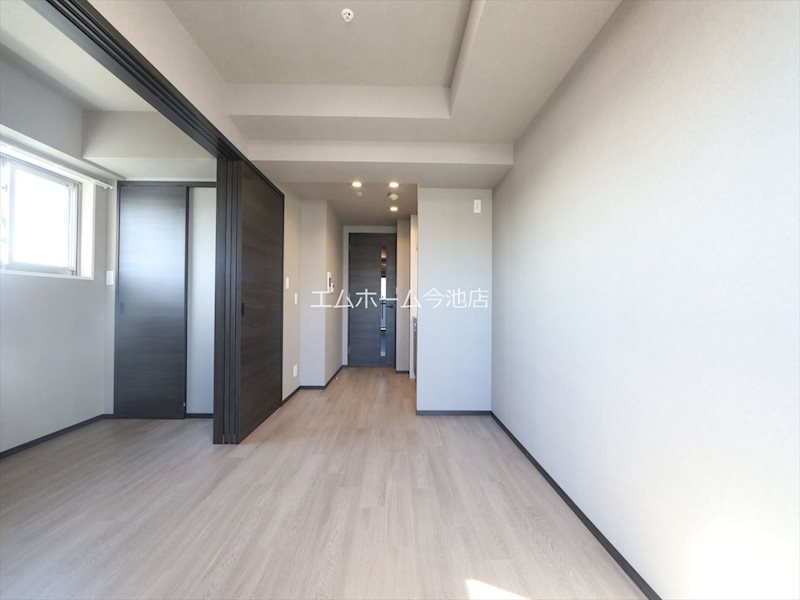 その他　ＬＤＫ8.2帖　エアコン完備　バルコニーに面しています