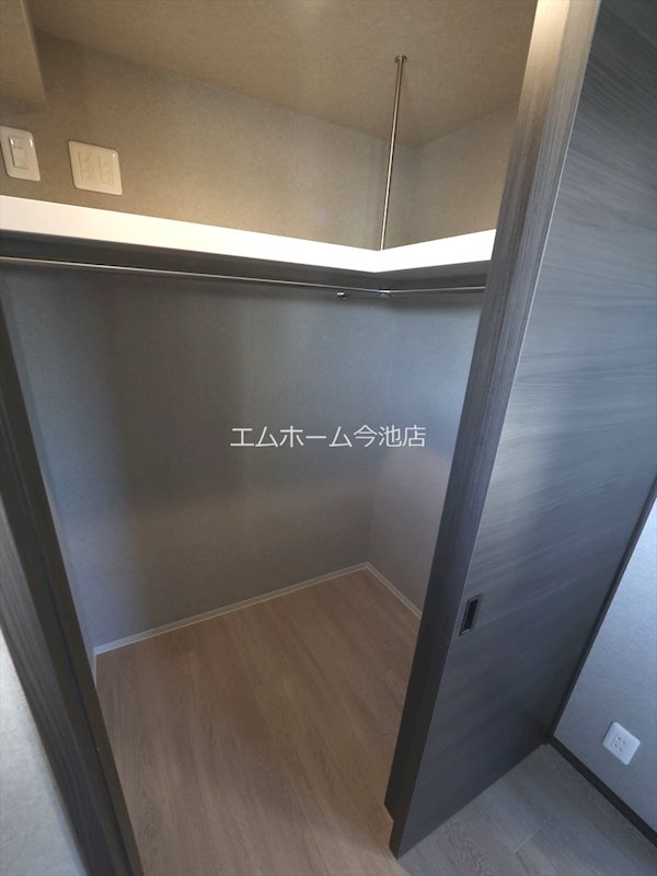 収納　ウォークインクローゼット（収納充実してます）