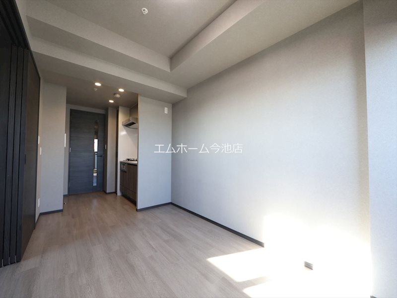 居室・リビング　ＬＤＫ8.2帖　エアコン完備　バルコニーに面しています