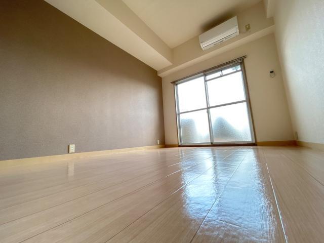 居室・リビング　室内