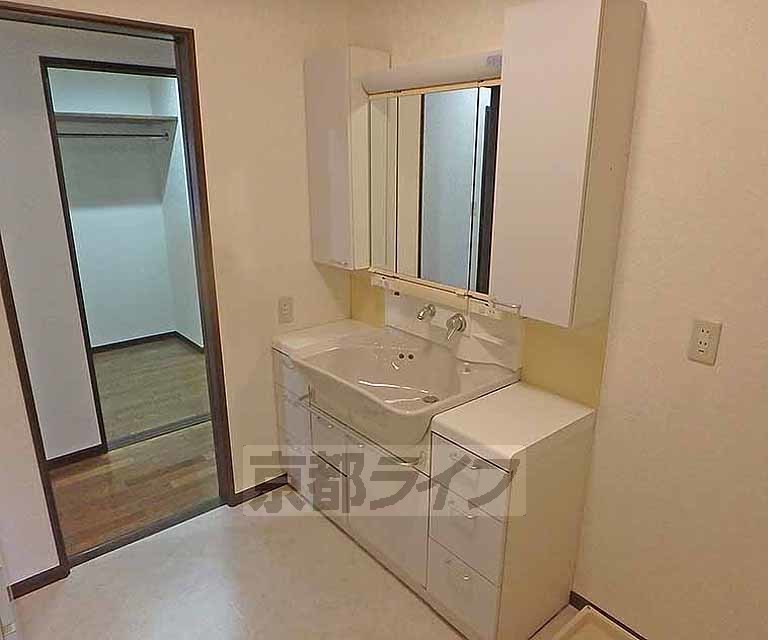 洗面設備　洗面台です。