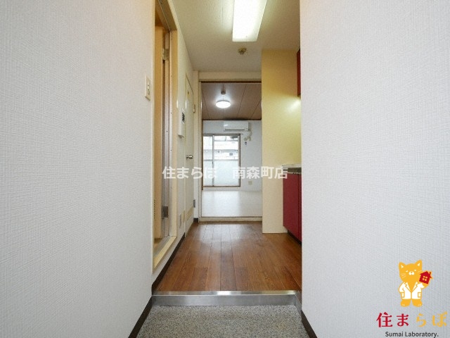 玄関　「気になったら、LINEで気軽に相談できますよ。」