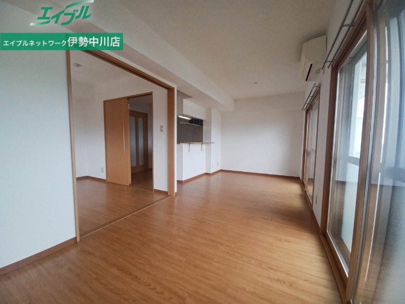 居室・リビング　同型参考写真