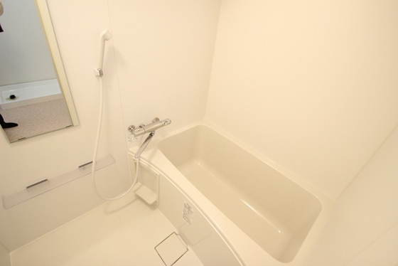 バス・シャワールーム　※別部屋の写真です