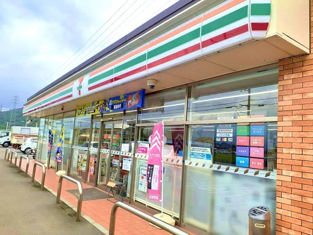 コンビニ　セブンイレブン和歌山下三毛店様（コンビニ）まで1325m