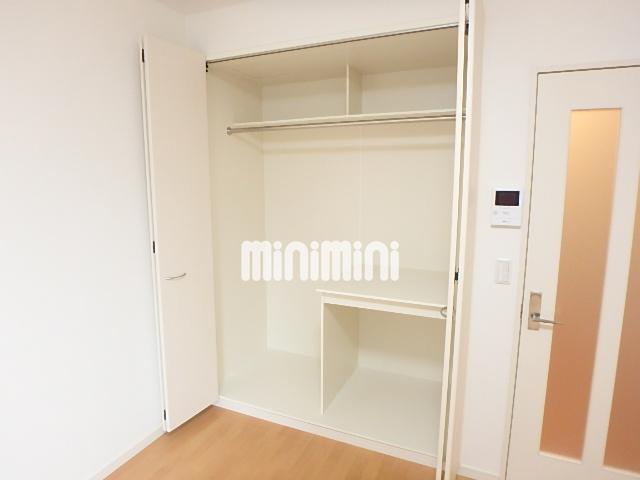 収納　大切なお洋服はこちらに収納できます。