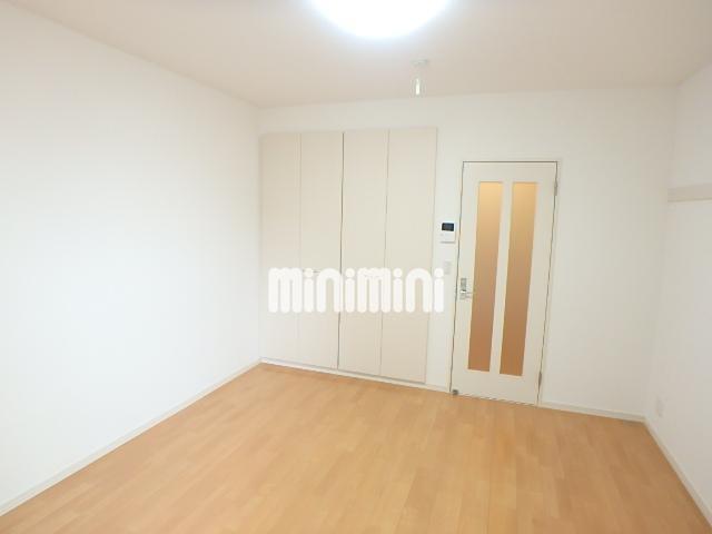 居室・リビング　フローリングでつるつるです。