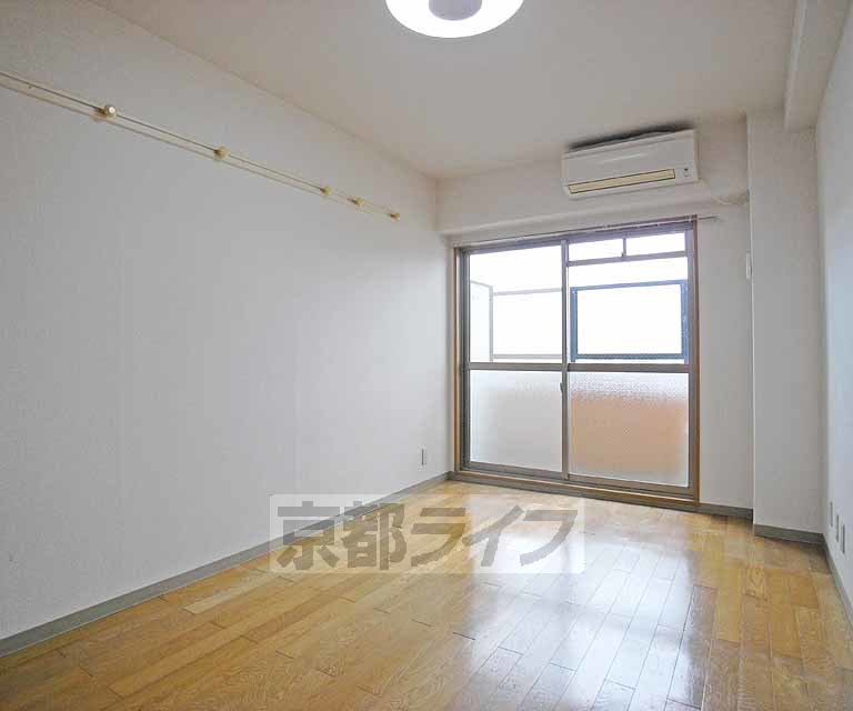 居室・リビング　広々とした室内です。