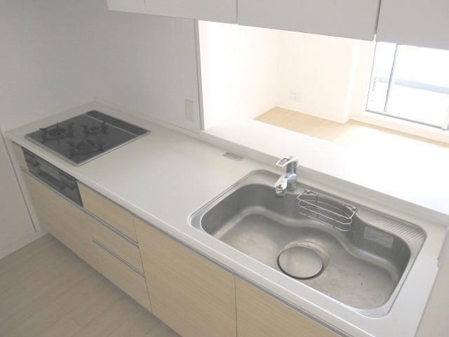 キッチン　★お料理らくらく３口ガスのシステムキッチンです★