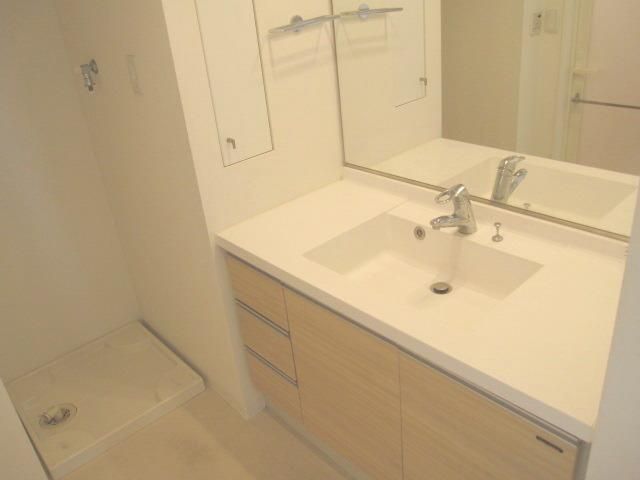 洗面設備　★使い易い広い独立洗面台です★