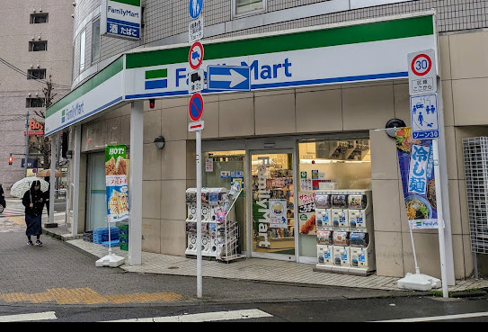 コンビニ　ファミリーマート 大塚駅北口店（コンビニ）まで88m